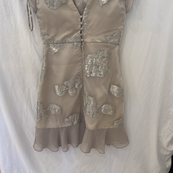 Clemmie Jacquard Metallic Frill Detail Dress In Silver Size 6 - Picture 7 of 9